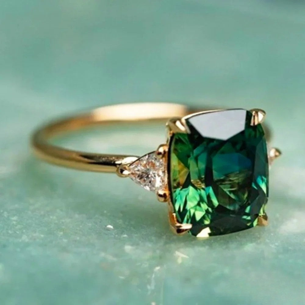 Adrienne | Gold ring with green zirconia