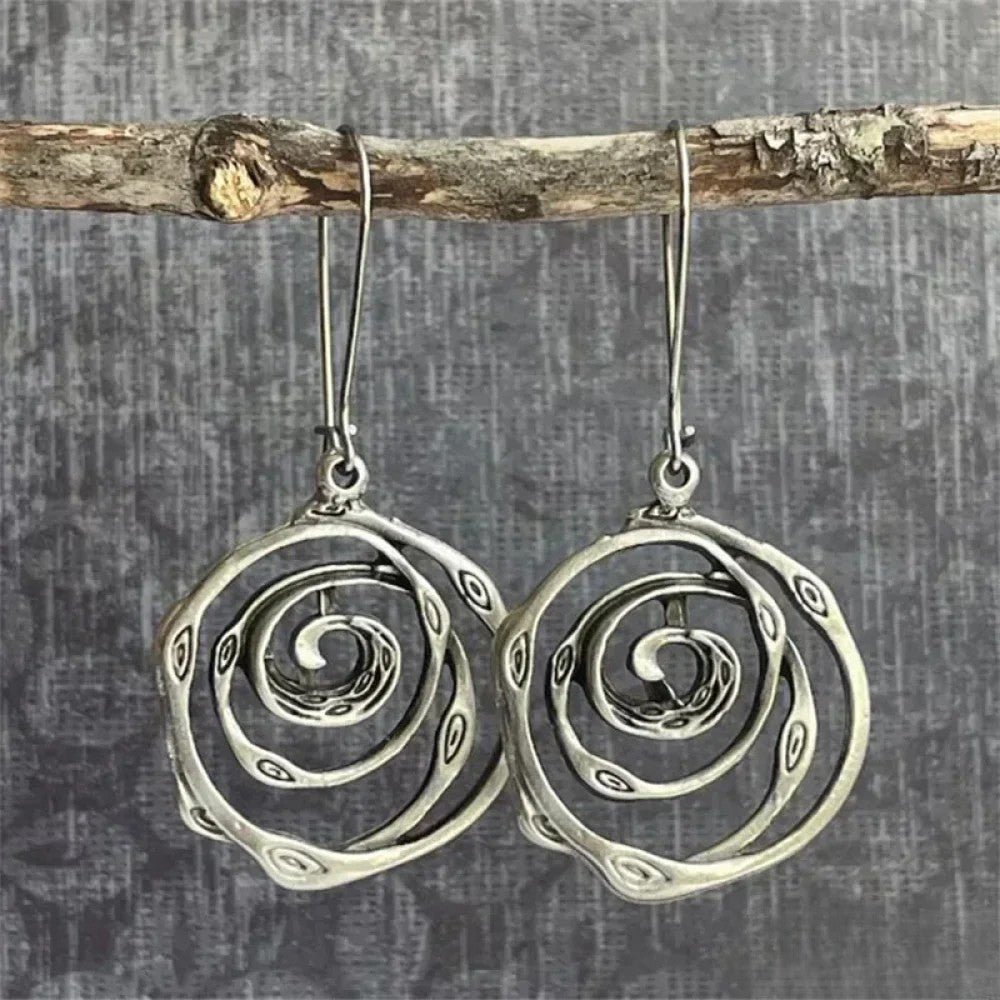 Annie | Retro Silver Earrings in Labyrinth Design