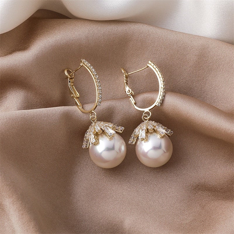 Felicia | Pearl Drop Ring