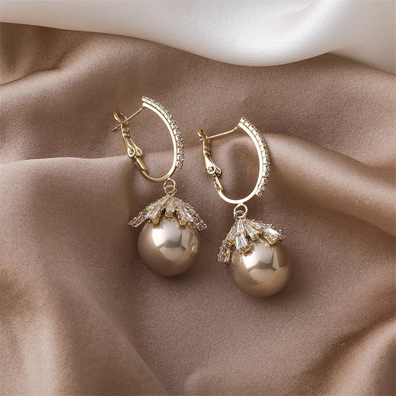 Felicia | Pearl Drop Ring