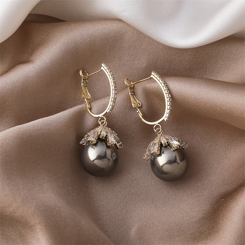Felicia | Pearl Drop Ring