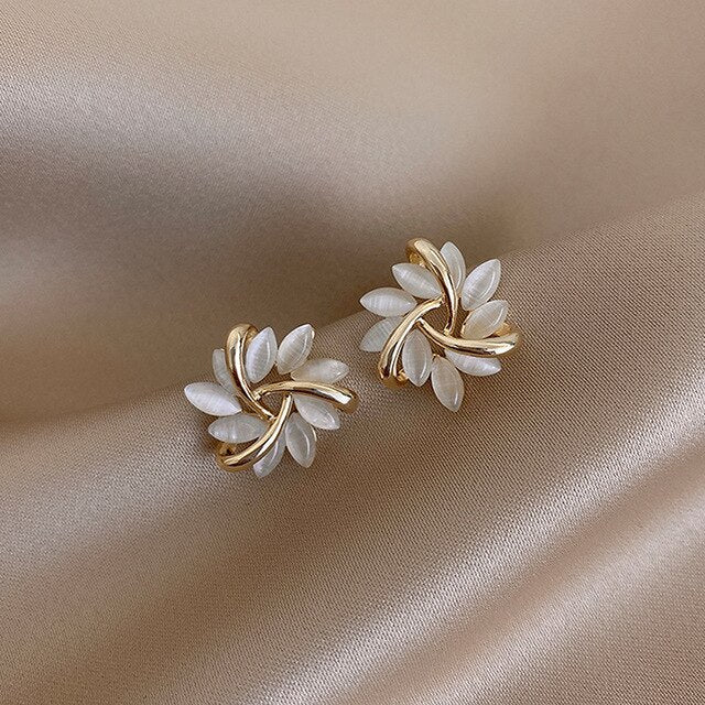 Kate | White Pearl Ring
