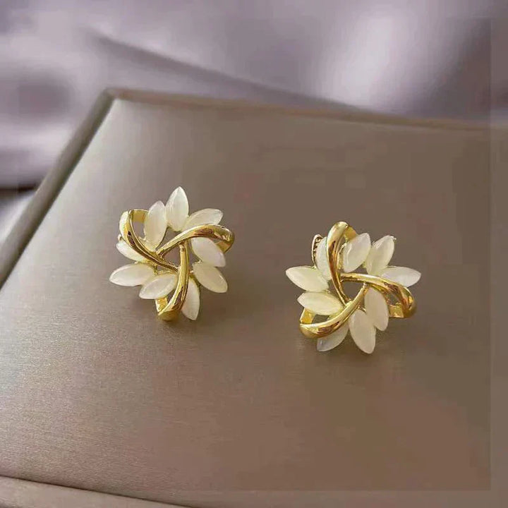 Kate | White Pearl Ring