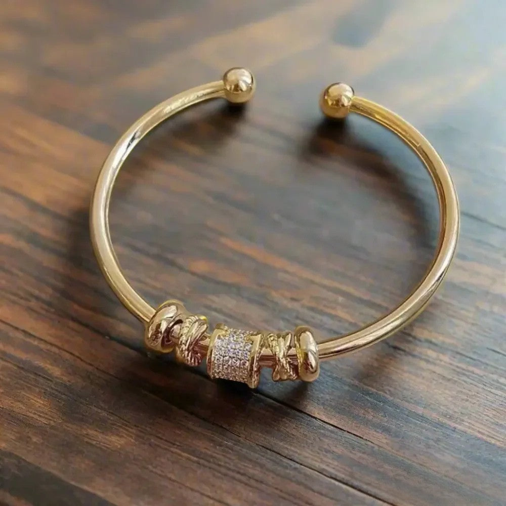 Evelyn | Adjustable Bracelet with Gold Charms
