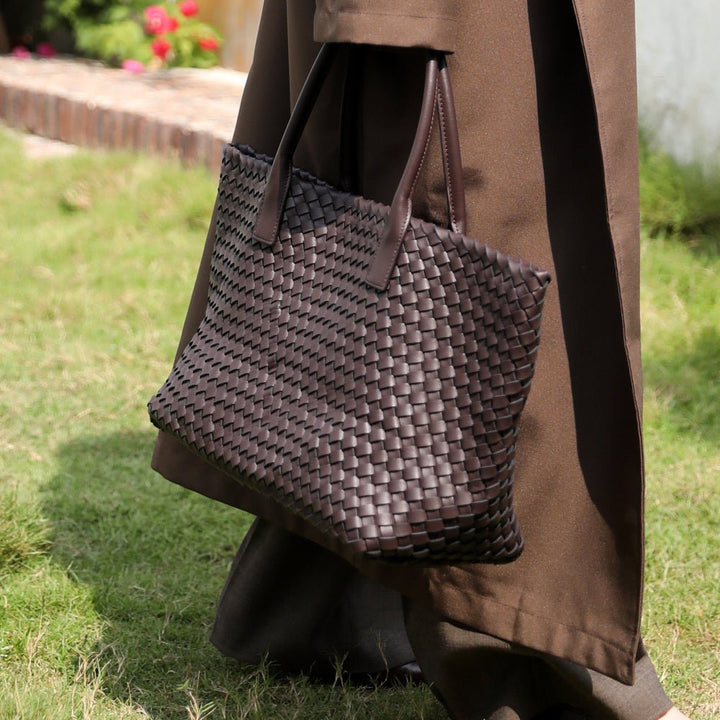 Celine | Luxurious Handbag Made of Genuine Leather in Caramel Brown