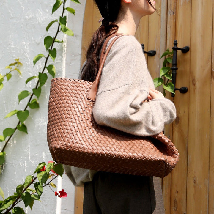 Celine | Luxurious Handbag Made of Genuine Leather in Caramel Brown