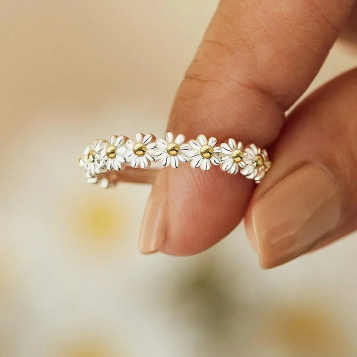Sharon | Adjustable Silver Ring with Hand-Painted Enamel Daisy