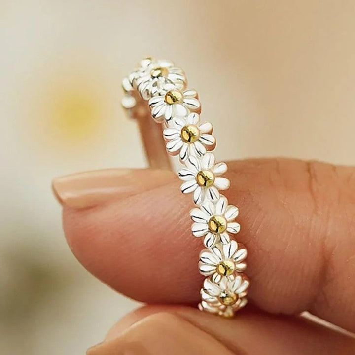 Sharon | Adjustable Silver Ring with Hand-Painted Enamel Daisy